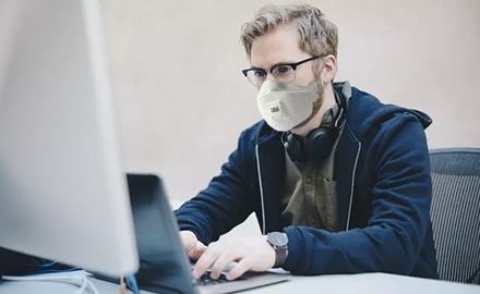 programmer_in_mask_aa